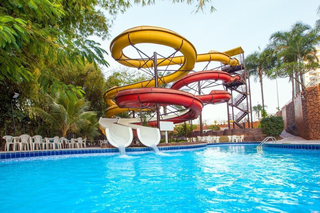 Aparthotel Golden Dolphin à Caldas Novas Extérieur photo